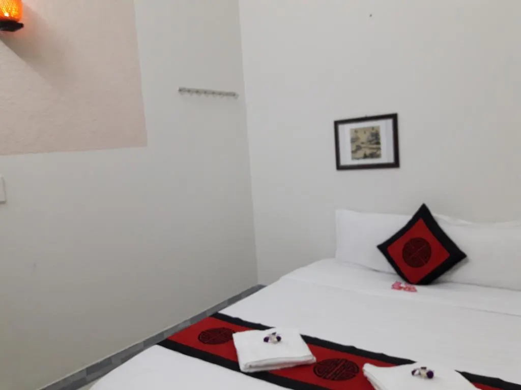 Red Ceramics Homestay Χόι Αν