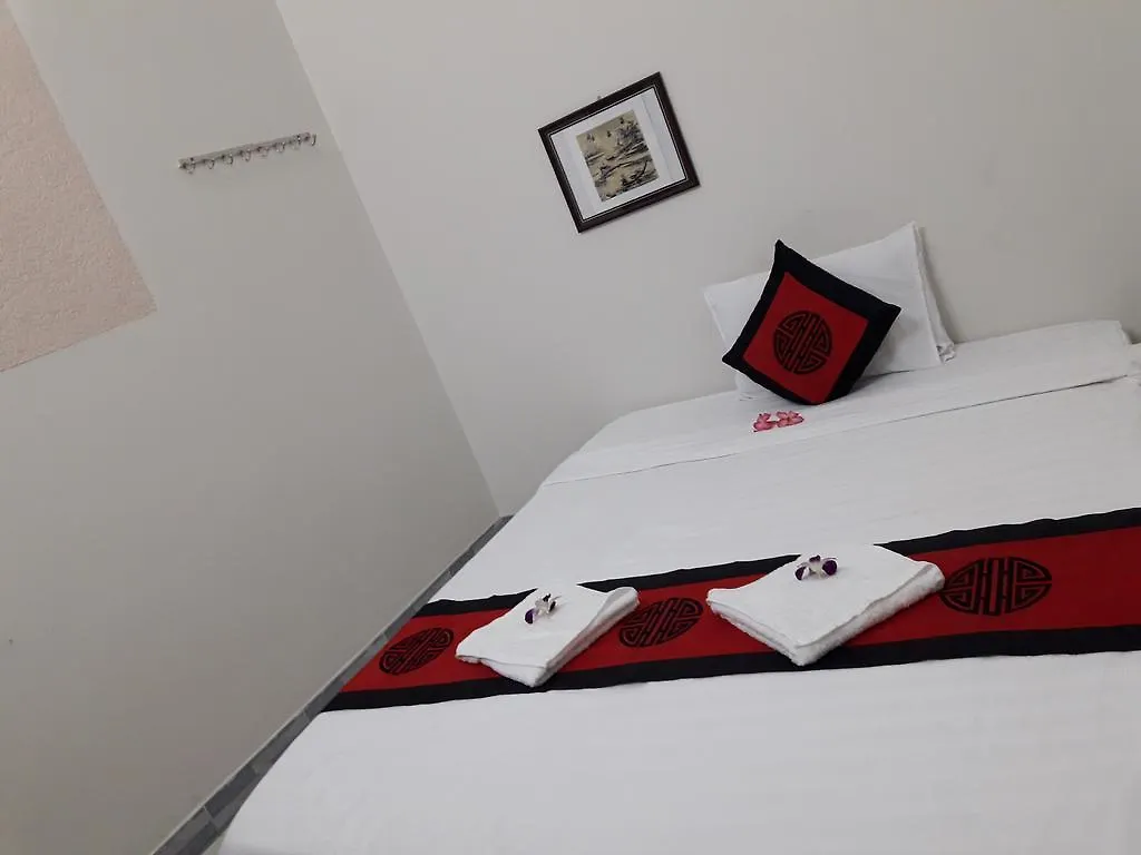 Red Ceramics Homestay Χόι Αν