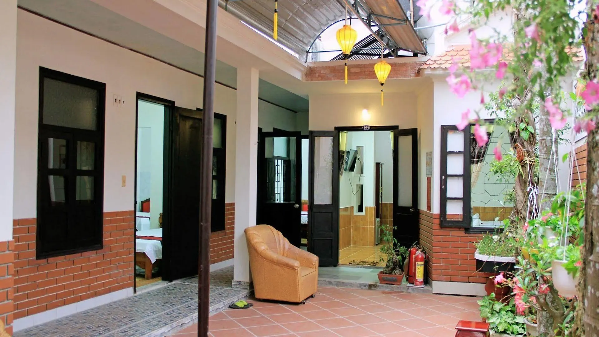 Επικοινωνία με το Red Ceramics Homestay