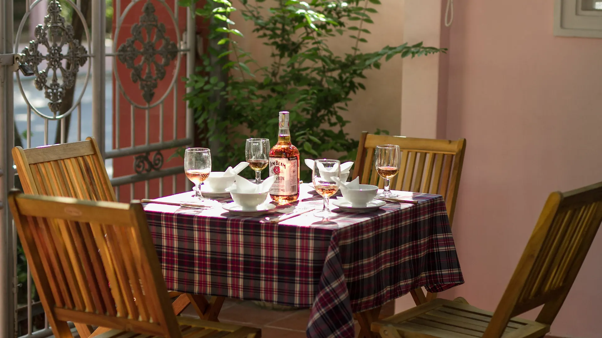 Red Ceramics Homestay Χόι Αν